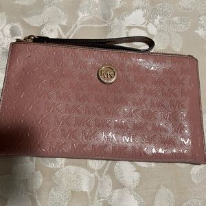 Michael kors blush wristlet